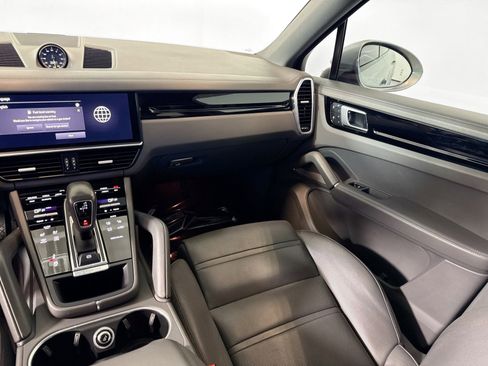 Used 2022 Porsche Cayenne E-Hybrid image 21