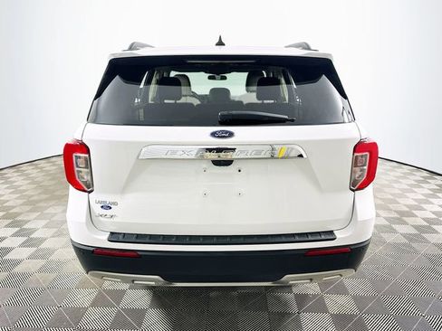 Used 2024 Ford Explorer XLT w/ Equipment Group 202A image 4