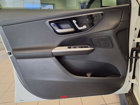 Used 2025 Mercedes-Benz GLC 350e 4MATIC image 18