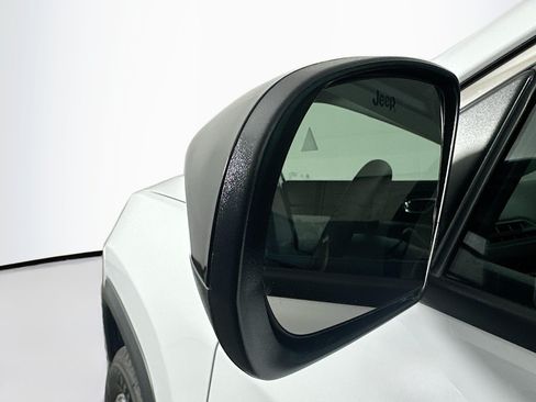 Used 2022 Jeep Compass Latitude FWD image 16