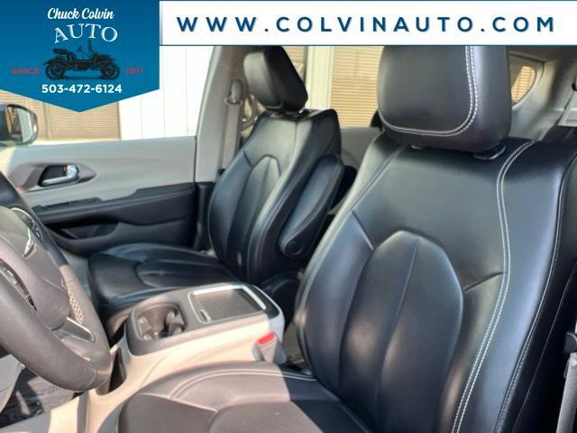 Used 2023 Chrysler Pacifica Touring-L FWD image 14