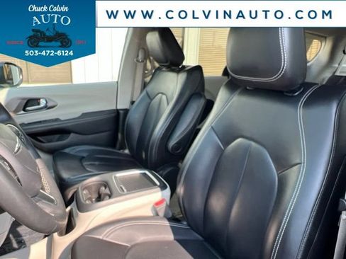 Used 2023 Chrysler Pacifica Touring-L FWD image 14