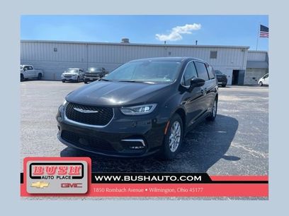 Used 2023 Chrysler Pacifica Touring-L