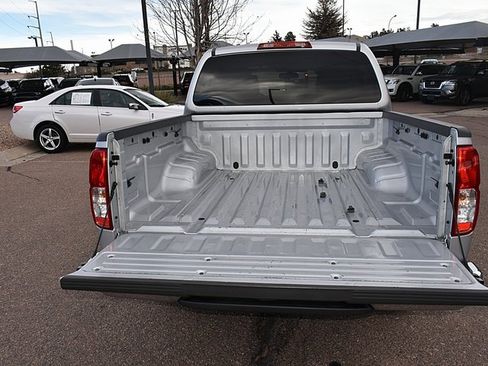 Used 2012 Nissan Frontier SV image 14