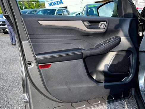 Used 2022 Ford Escape SE FWD image 21