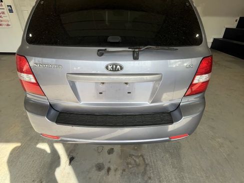 Used 2009 Kia Sorento LX image 4