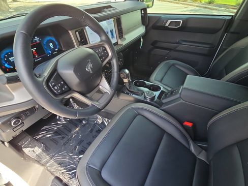 Used 2026 Ford Bronco Outer Banks AWD/4WD image 9