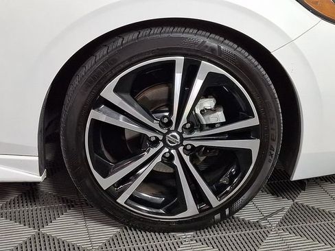 Used 2021 Nissan Sentra SR FWD image 11