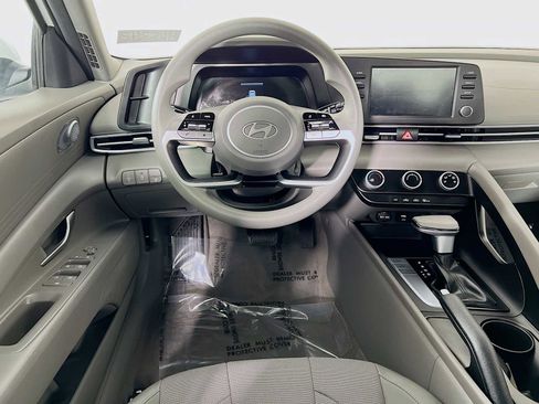 Certified 2024 Hyundai Elantra SE image 21