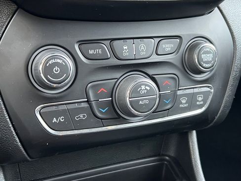 Used 2022 Jeep Cherokee Latitude Lux image 28