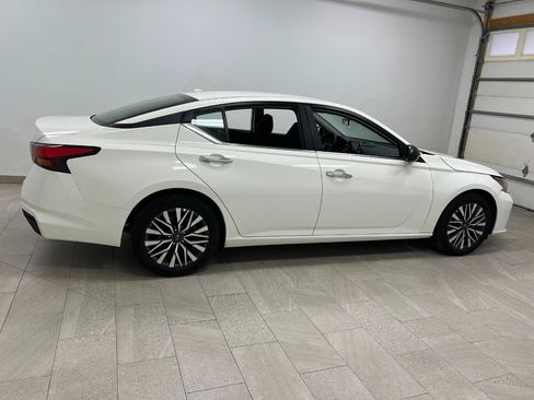 Used 2025 Nissan Altima 2.5 SV FWD image 14