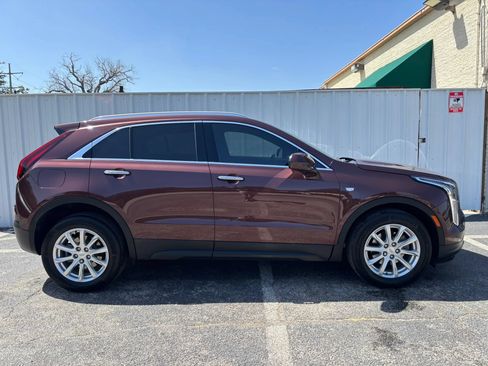 Used 2022 Cadillac XT4 Luxury w/ Cold Weather Package FWD image 8