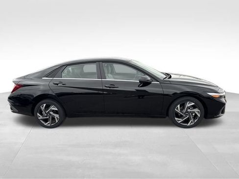 New 2026 Hyundai Elantra Limited image 6