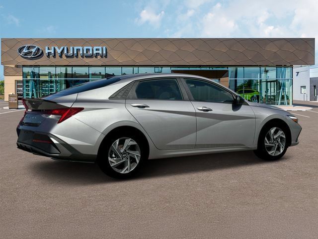 New 2025 Hyundai Elantra SEL FWD image 8