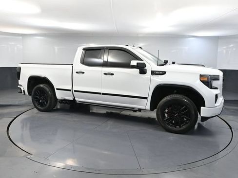 Used 2021 GMC Sierra 1500 Elevation w/ LPO, Elevation Black Package AWD/4WD image 4