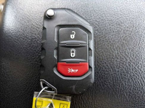 Used 2024 Jeep Wrangler Unlimited AWD/4WD image 32