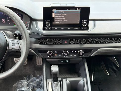 Certified 2025 Honda Accord LX image 15