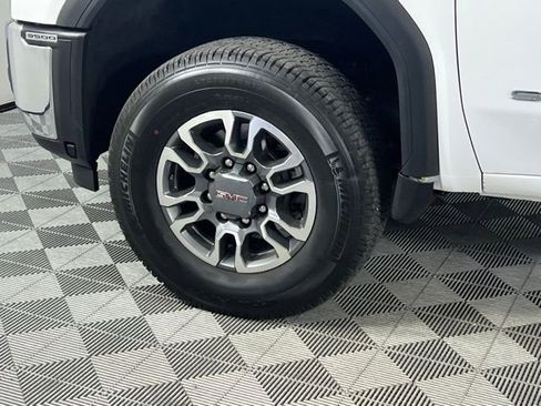 Used 2024 GMC Sierra 3500 SLE w/ SLE Value Package image 12