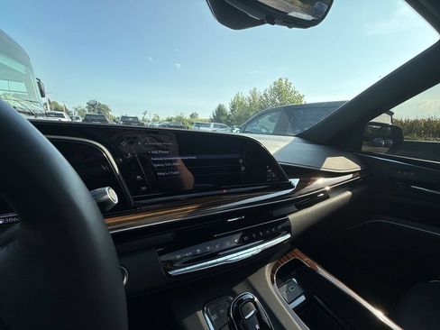 Certified 2024 Cadillac Escalade Premium Luxury AWD/4WD image 20