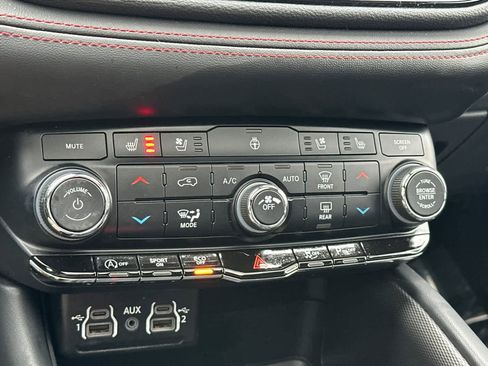 Used 2024 Dodge Durango GT image 24