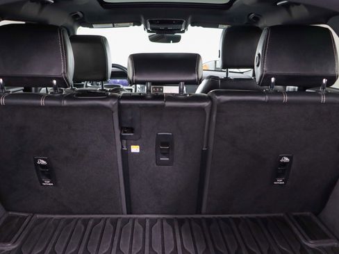 Used 2023 Land Rover Range Rover Velar R-Dynamic S image 29