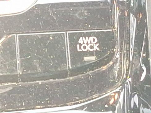 Used 2023 Jeep Compass Limited image 41