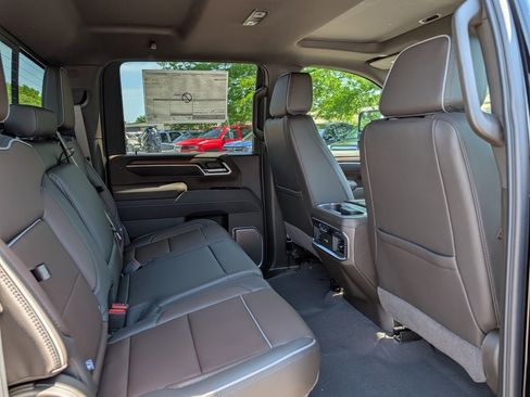 New 2026 GMC Sierra 3500 Denali w/ Denali Reserve Package AWD/4WD image 30