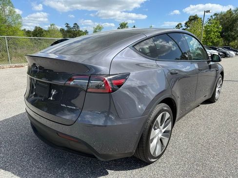 Used 2021 Tesla Model Y Long Range image 9