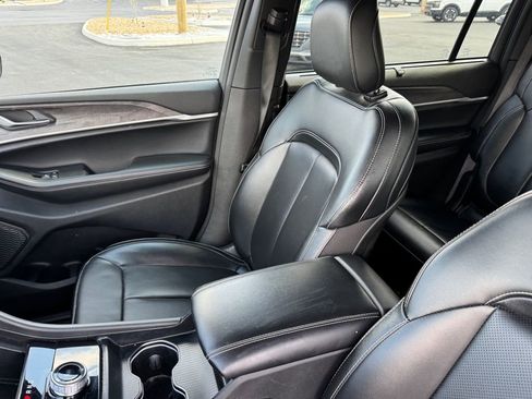 Used 2024 Jeep Grand Cherokee L Limited w/ Luxury Tech Group II image 7