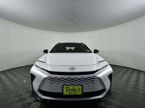 New 2025 Toyota Crown Signia Limited image 7