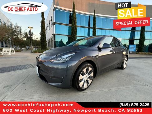 Used 2024 Tesla Model Y Long Range AWD/4WD image 1