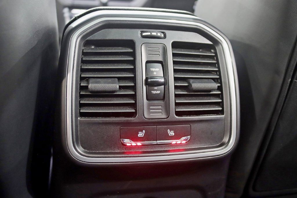 Used 2022 Porsche Macan AWD/4WD image 22
