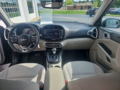 Used 2023 Kia Soul LX w/ LX Technology Package FWD image 12