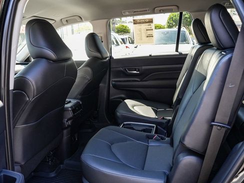 Used 2025 Toyota Grand Highlander FWD image 17