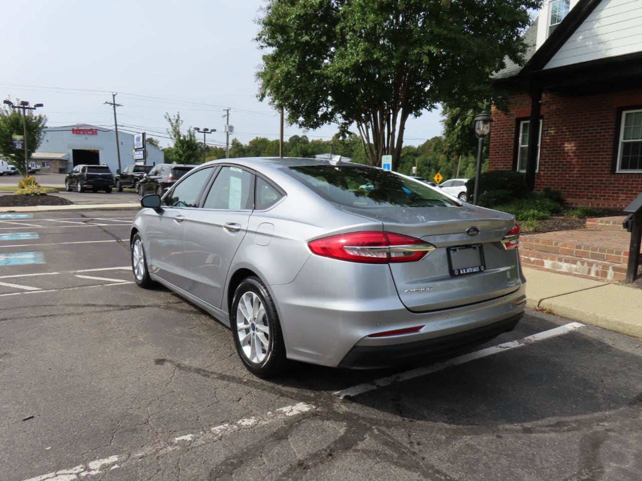 Used 2020 Ford Fusion SE FWD image 5