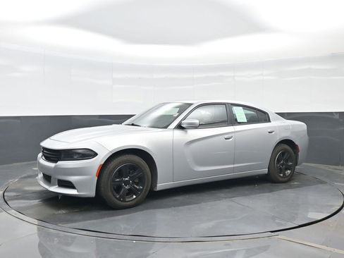 Used 2022 Dodge Charger SXT image 2