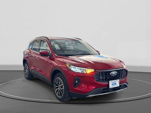 Used 2025 Ford Escape SE image 4