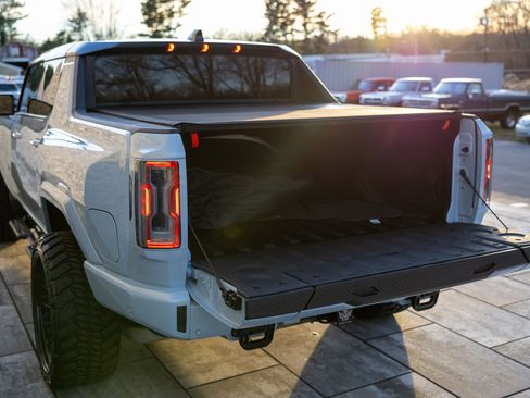 Used 2024 GMC Hummer EV 3X w/ Extreme Off-Road Package image 18