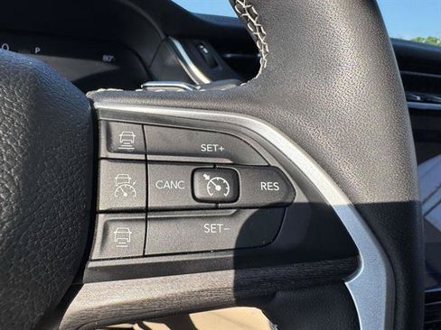 Used 2023 Jeep Grand Cherokee Limited w/ Luxury Tech Group II AWD/4WD image 44
