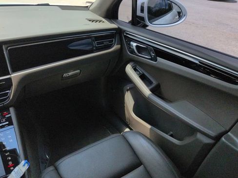 Used 2024 Porsche Macan AWD/4WD image 18