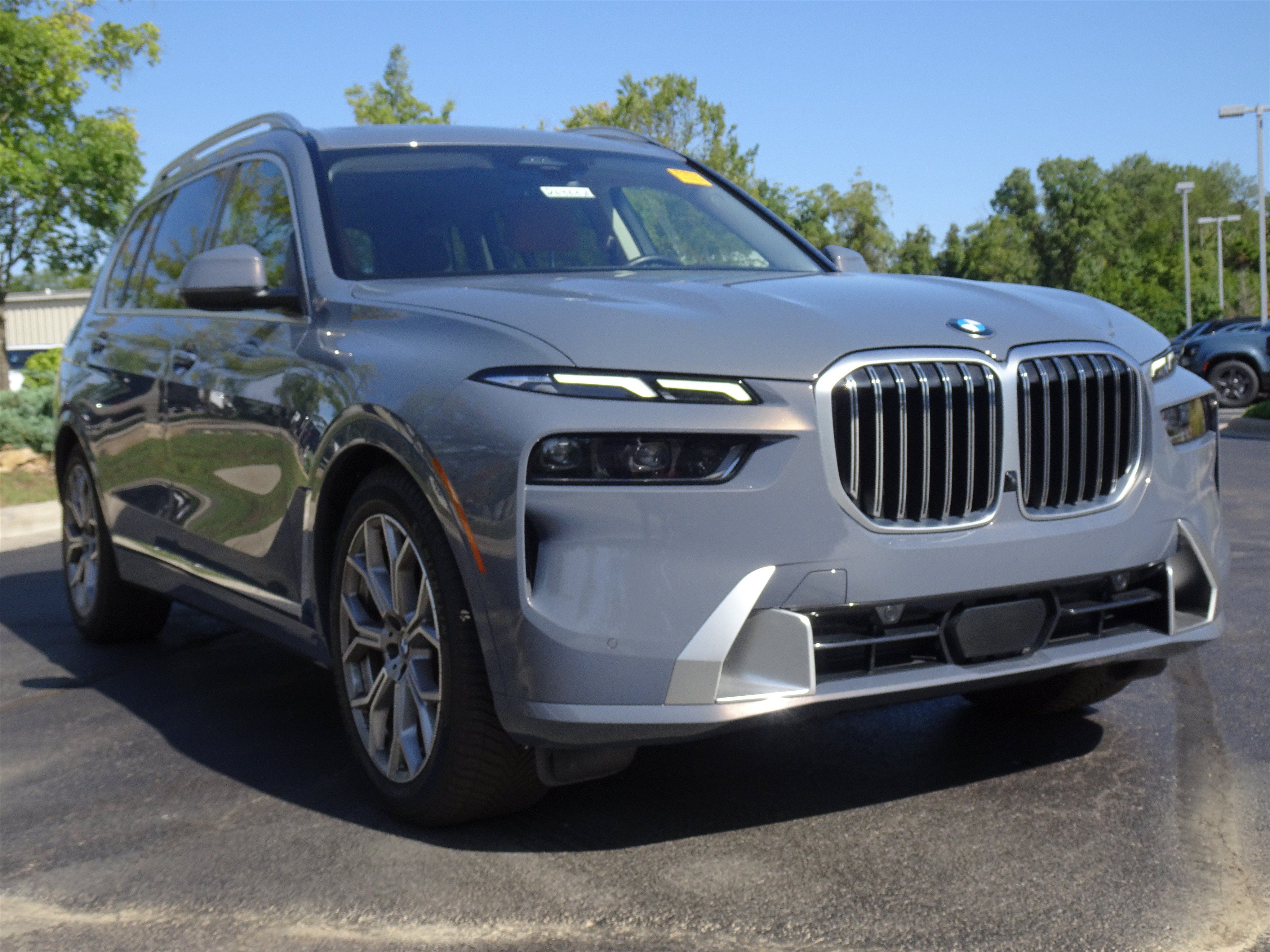 Used 2024 BMW X7 xDrive40i w/ Premium Package AWD/4WD image 8