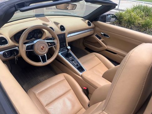 Used 2017 Porsche 718 Boxster RWD image 3