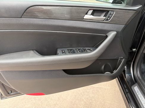 Used 2018 Hyundai Sonata Limited w/ Limited Ultimate Package 03 FWD image 17