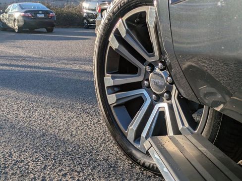 Used 2019 GMC Yukon XL Denali w/ Denali Ultimate Package image 10