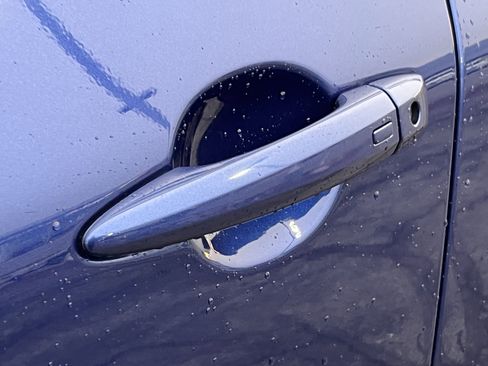 Used 2021 Nissan Rogue SV image 11