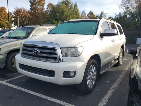 Used 2016 Toyota Sequoia Platinum image 3