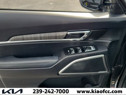 Certified 2024 Kia Telluride EX w/ EX Captain's Chair Package FWD image 24