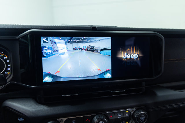 Used 2026 Jeep Gladiator Mojave AWD/4WD image 16