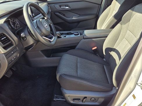 Used 2024 Nissan Rogue SV image 9