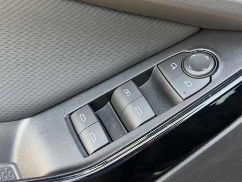 New 2026 Chevrolet Equinox LT w/ Convenience Package II FWD image 33